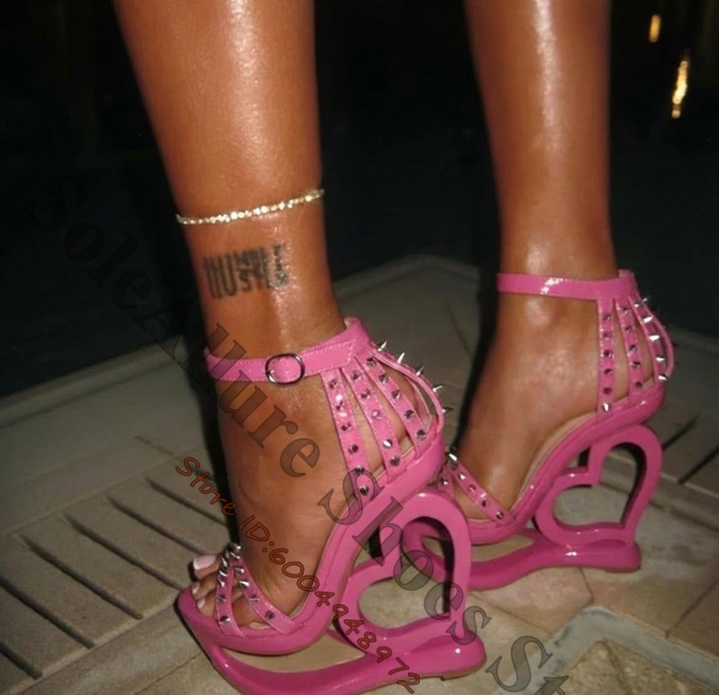 Hot Pink Spike Stud Caged Hear - Casual Sandal Leather recension och pris